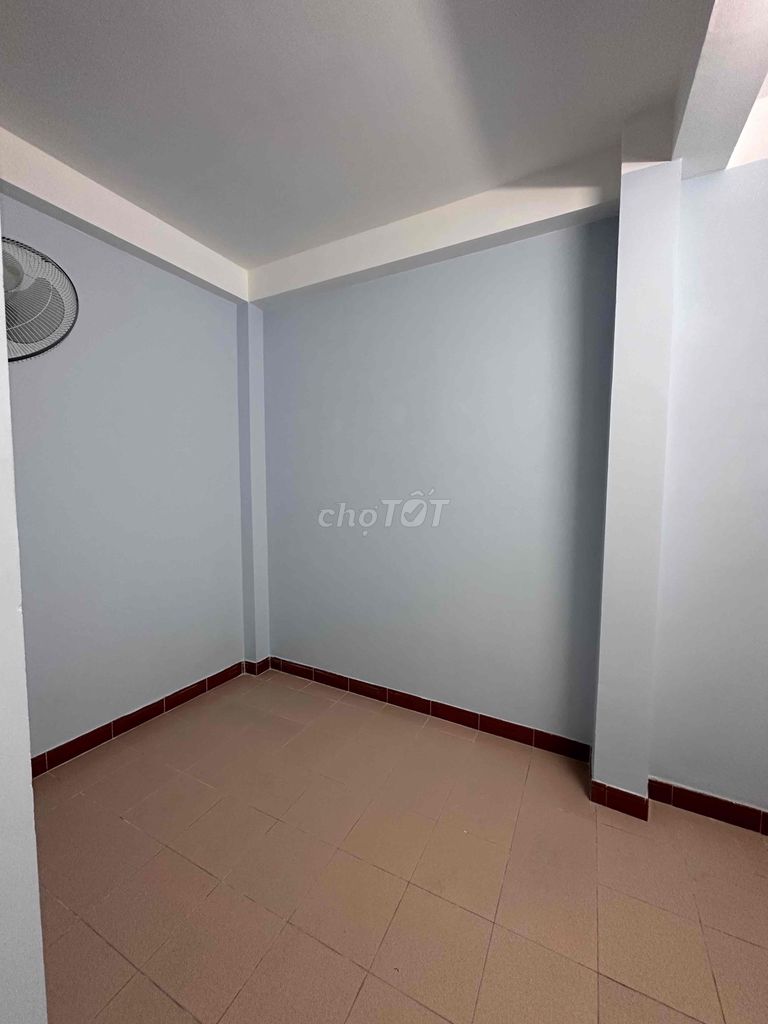 Renting the House Near the fall 6 district heads 10; 4 bedroom 2 empty toilets