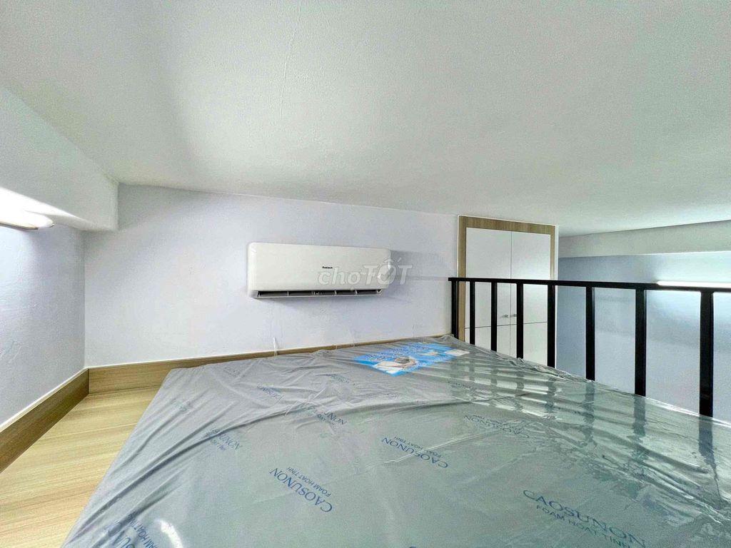 Dupex Superlfrespondent is located in Âu Dương Lân near District 5.
