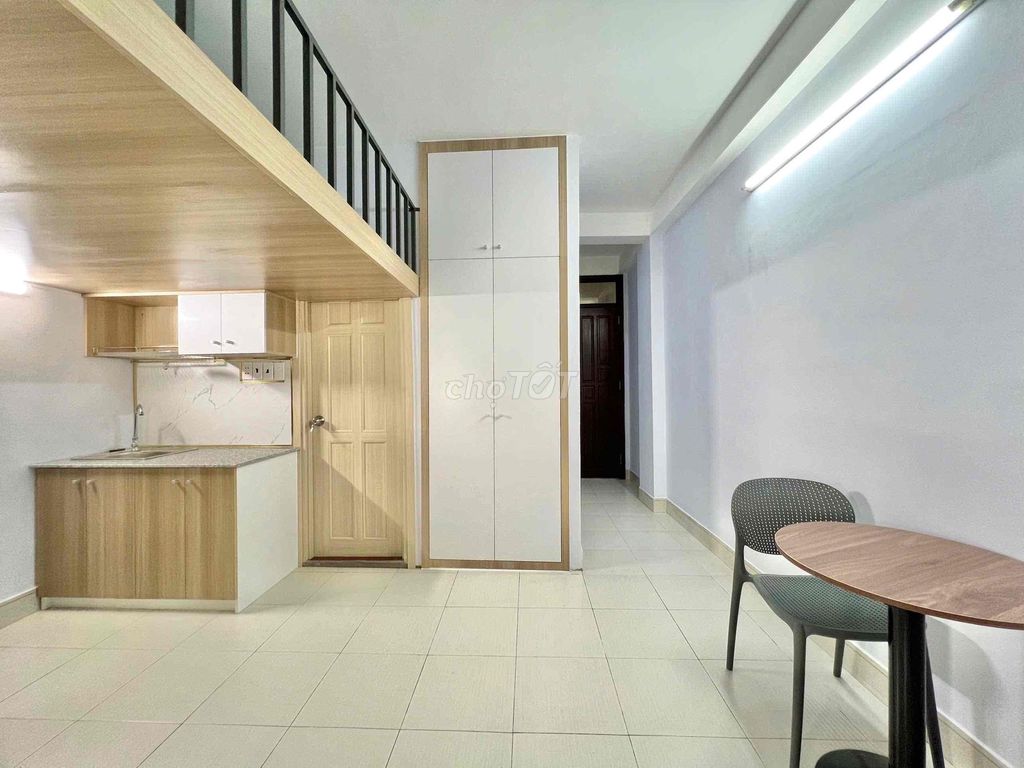 Dupex Superlfrespondent is located in Âu Dương Lân near District 5.