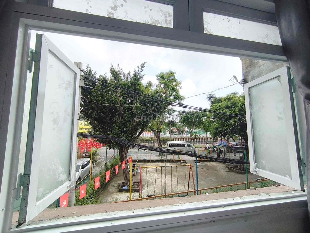 Rent a balcony studio. Clear Hoàng Sa District 1 only 5 million.