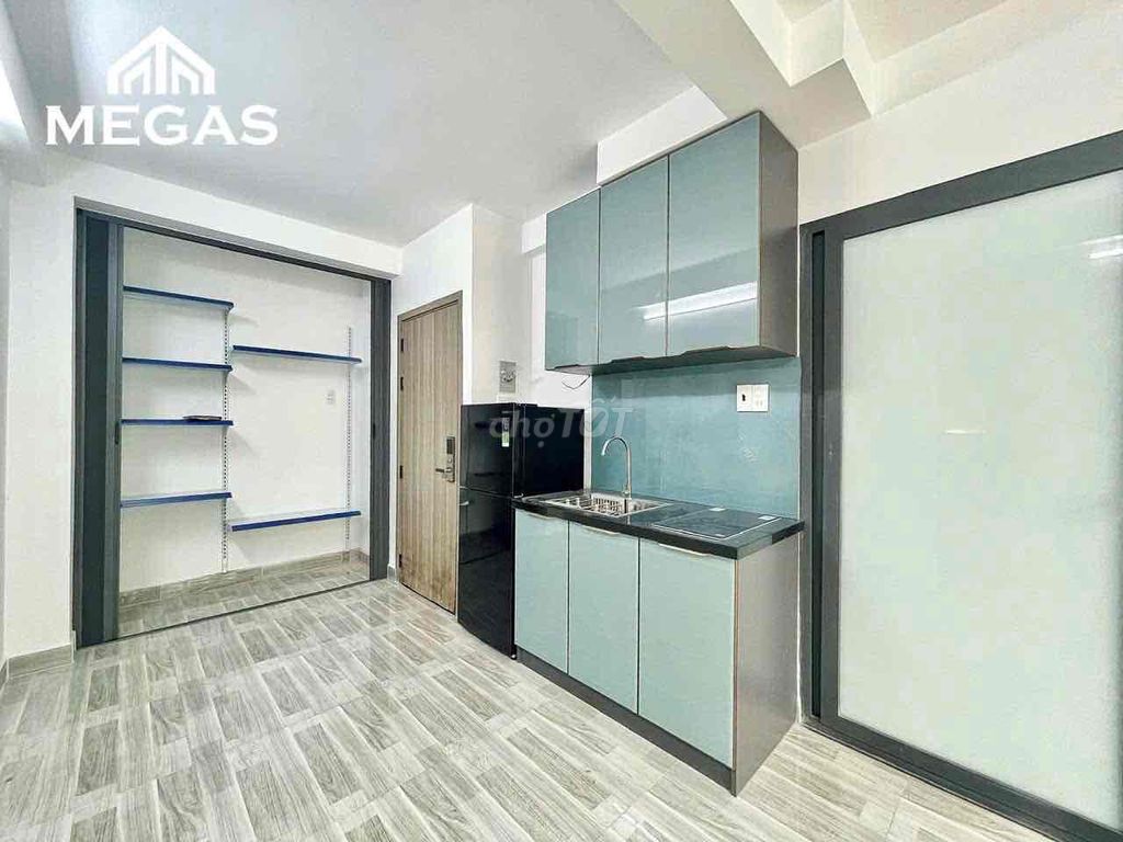 The studio is full of furniture, the balcony is open, the base is selling.