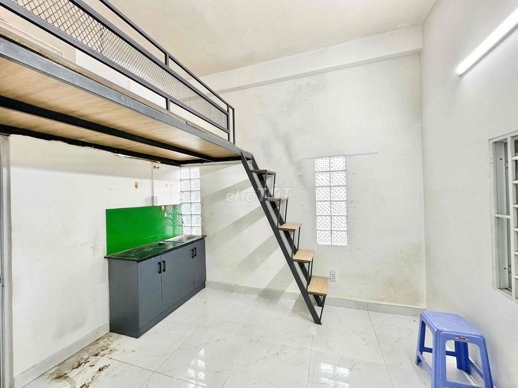 Rent a room with a cheap air-cold machine right near the flower country park.