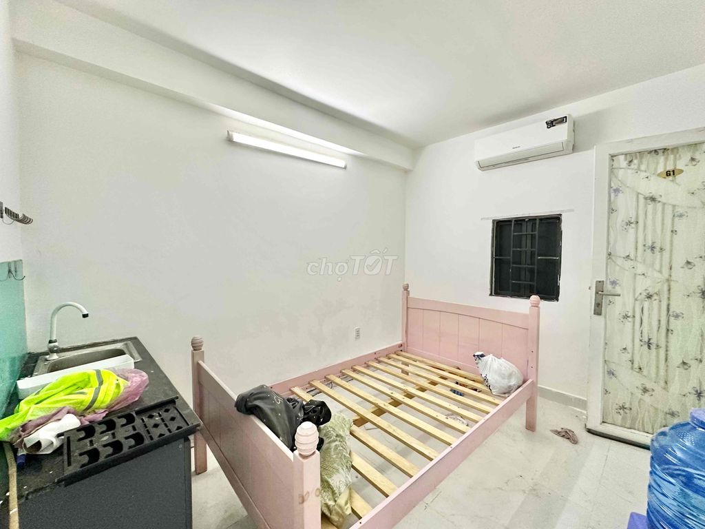 Rent a room with a cheap air-cold machine right near the flower country park.