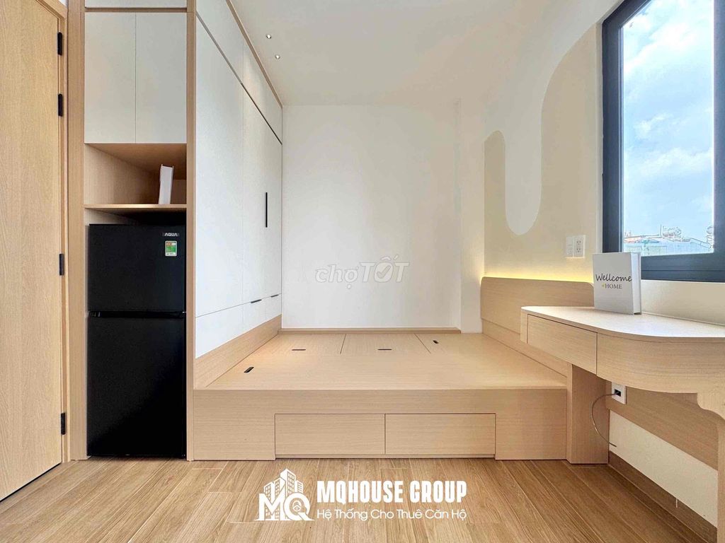 It's raining and it's sunny. It's renting the new 15th day service apartment.