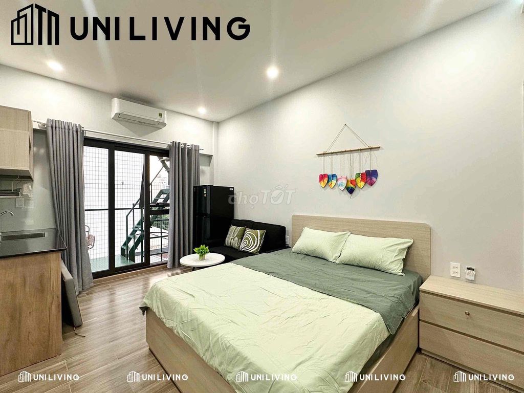 It's the owner of the studio that rents the new full interior, 100% original.