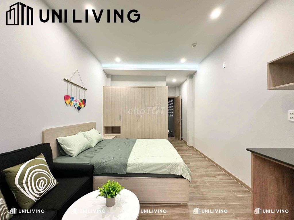 It's the owner of the studio that rents the new full interior, 100% original.