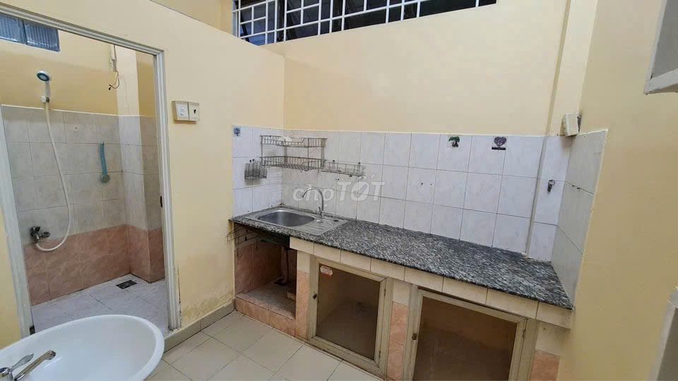 The old three-year-old community apartment -- for a 1 p-45-mm-at 8 million a month.