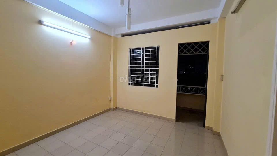 The old three-year-old community apartment -- for a 1 p-45-mm-at 8 million a month.