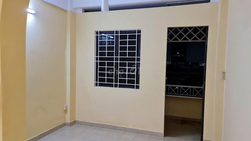 The old three-year-old community apartment -- for a 1 p-45-mm-at 8 million a month.