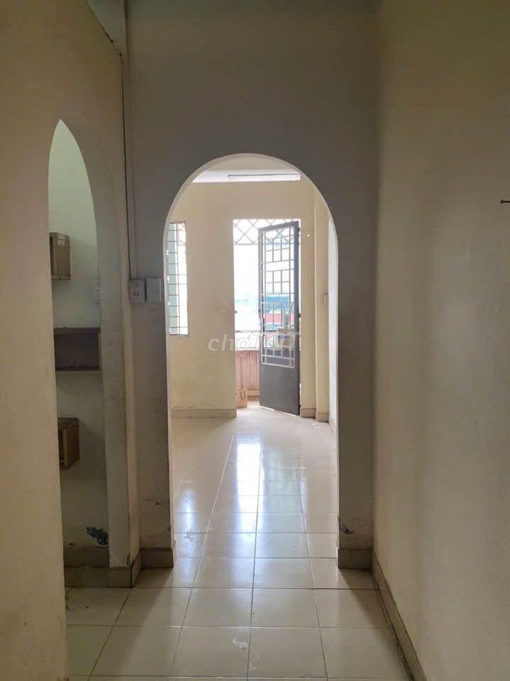 The old three-year-old community apartment -- for a 1 p-45-mm-at 8 million a month.