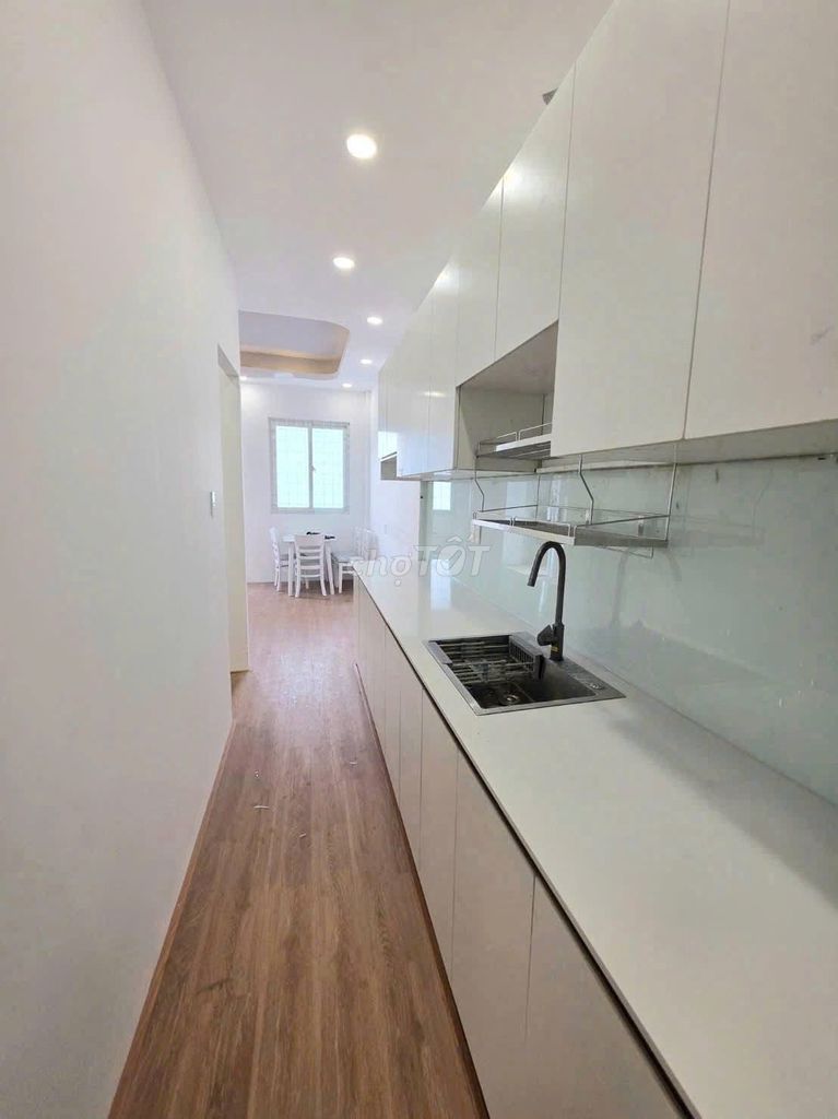 Hoàng Sa-Quine building, 3 stairs level 2, full interior. One bedroom, 8 million a month.