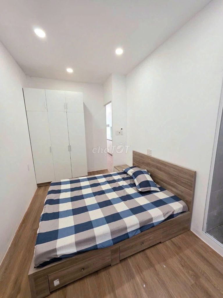 Hoàng Sa-Quine building, 3 stairs level 2, full interior. One bedroom, 8 million a month.