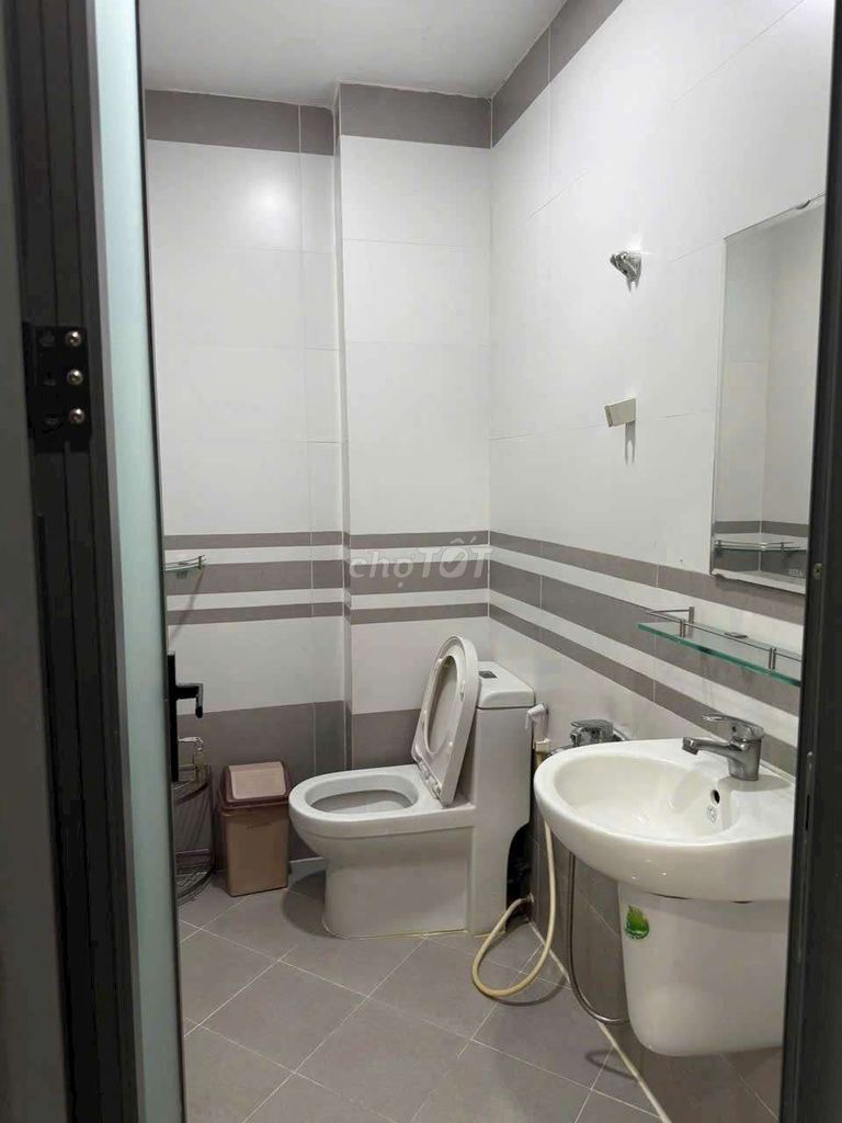 Rent an interior truckhouse, basic four bedrooms, five toilets, long scripts.