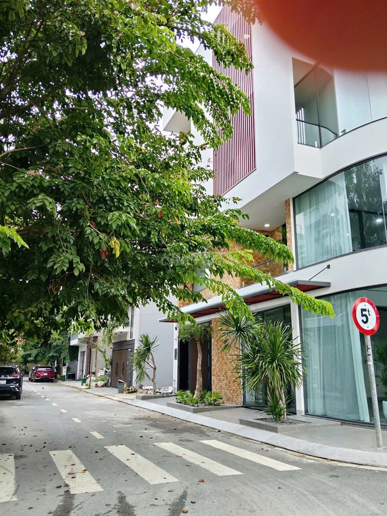 Rent car alleys for offices/Studio Livetream/ Khomdt