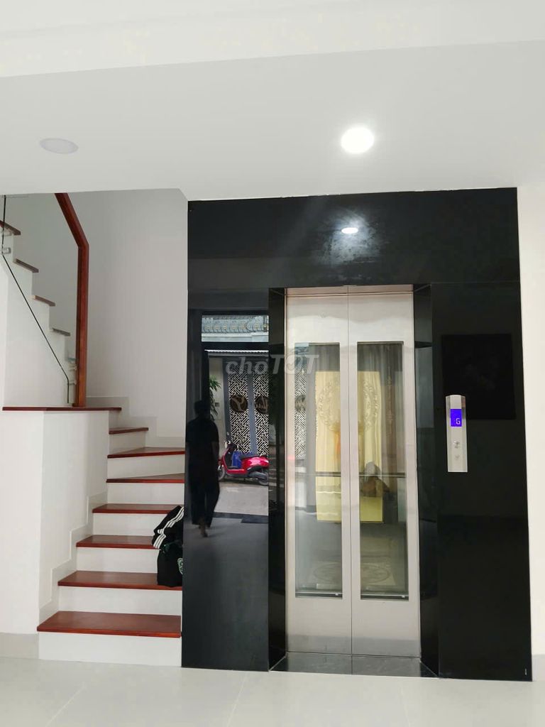 Rent car alleys for offices/Studio Livetream/ Khomdt
