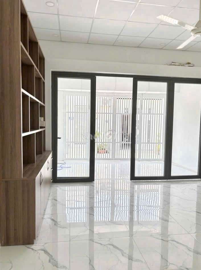 Rent a cash house on lâm văn bền. area 5 x 22 meters 2 bedroom 2 toilets.