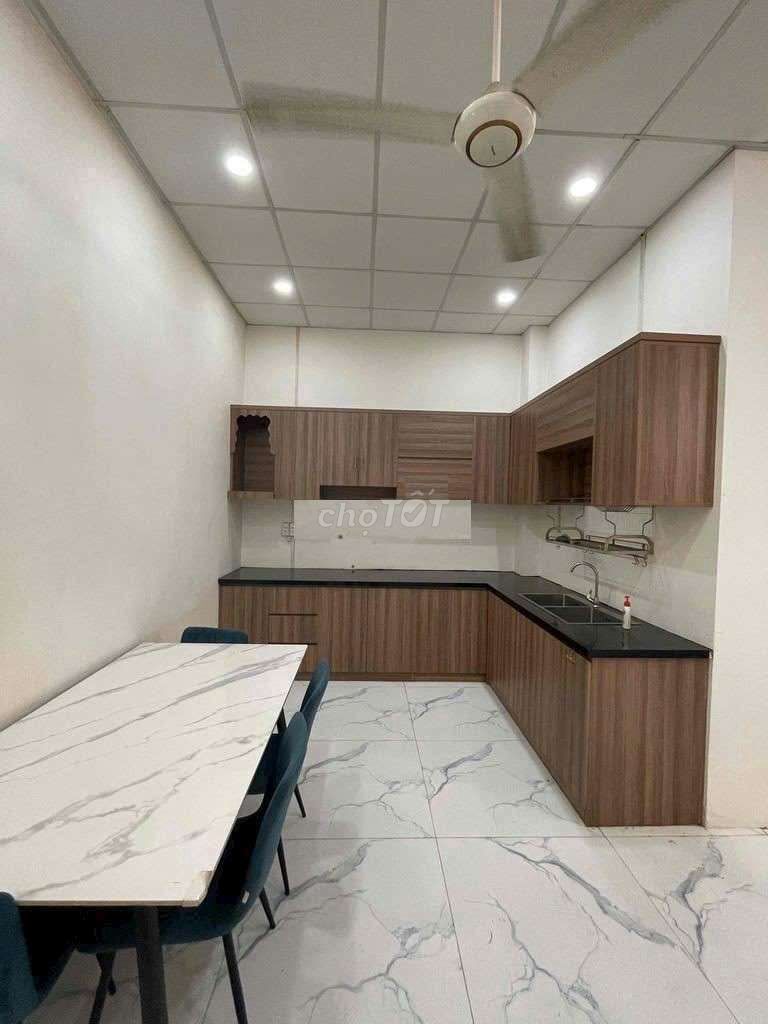 Rent a cash house on lâm văn bền. area 5 x 22 meters 2 bedroom 2 toilets.