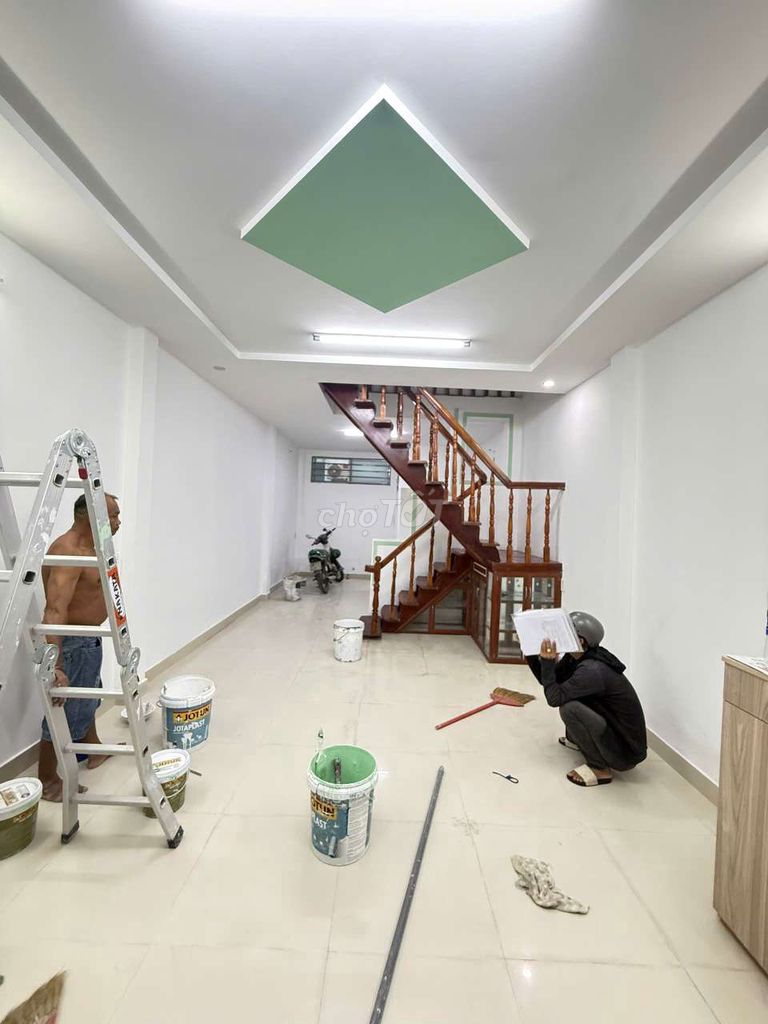 The entire alley of the car, 11 meters, 2 bedrooms, 2 bathrooms near the German bov.