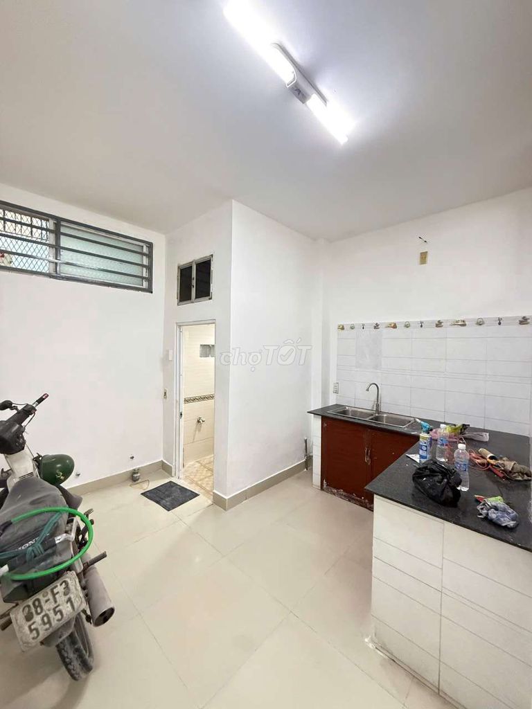 The entire alley of the car, 11 meters, 2 bedrooms, 2 bathrooms near the German bov.