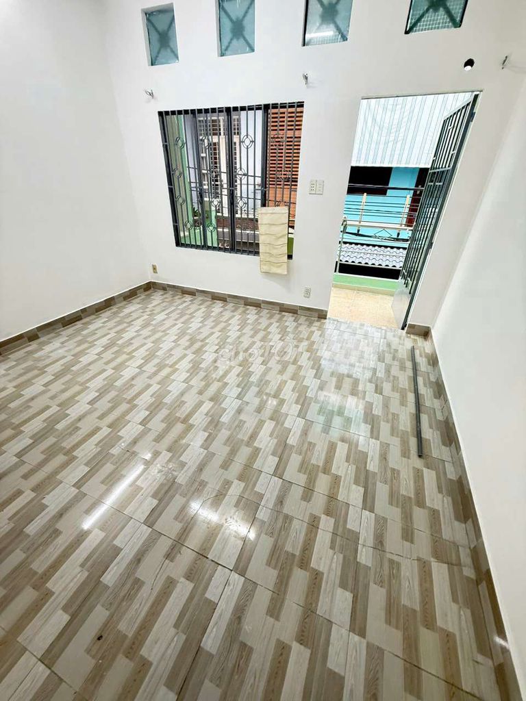 The entire alley of the car, 11 meters, 2 bedrooms, 2 bathrooms near the German bov.