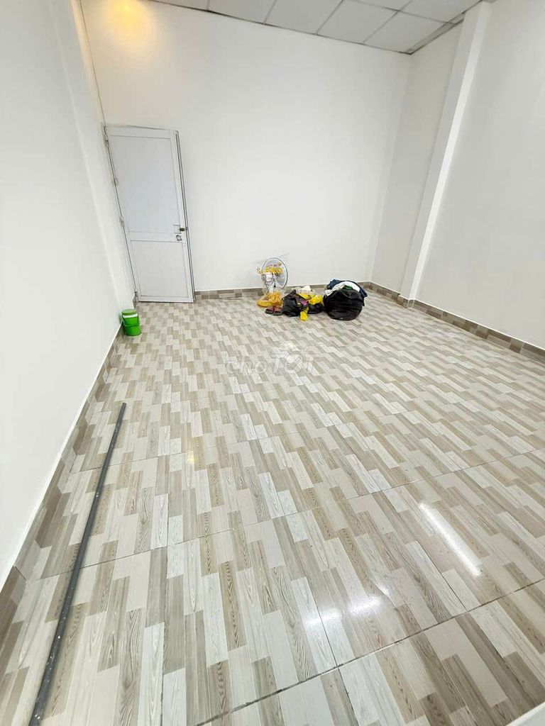 The entire alley of the car, 11 meters, 2 bedrooms, 2 bathrooms near the German bov.