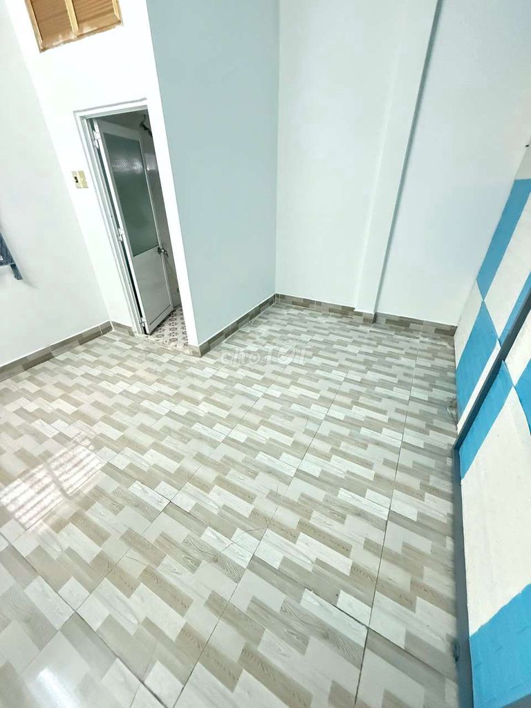 The entire alley of the car, 11 meters, 2 bedrooms, 2 bathrooms near the German bov.