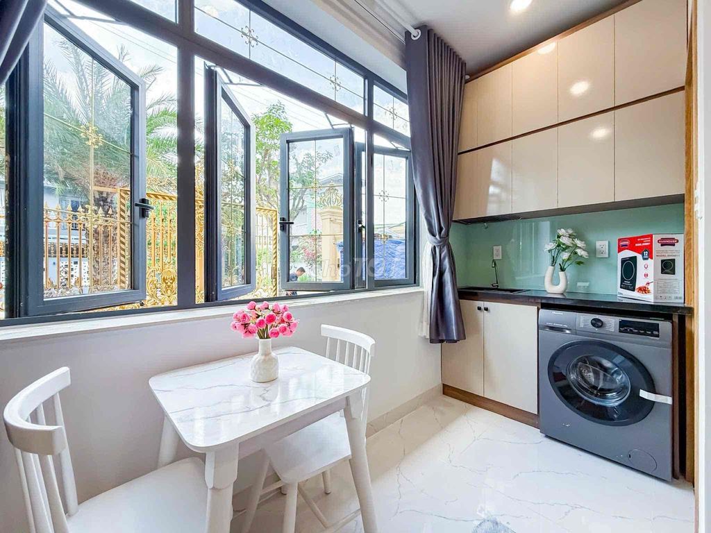 The window studio is right down to District 7's salary near the verit,tdtu,lotte.