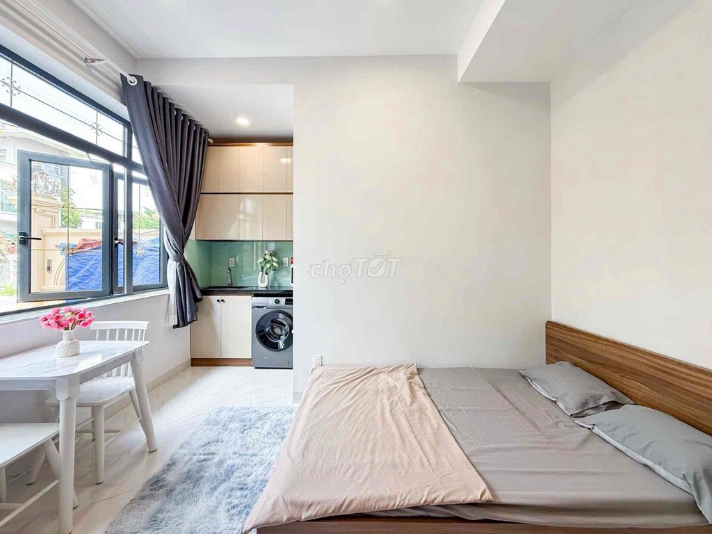 The window studio is right down to District 7's salary near the verit,tdtu,lotte.