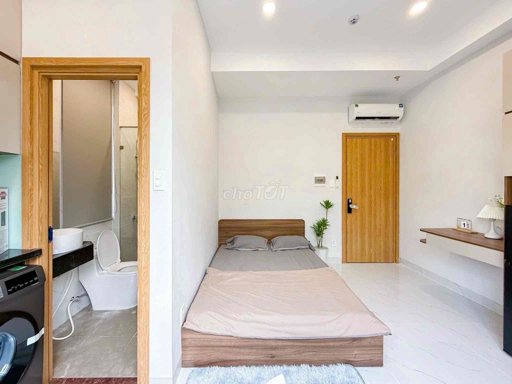 The window studio is right down to District 7's salary near the verit,tdtu,lotte.