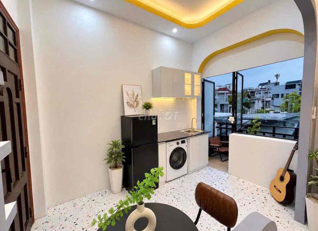 Rent a super-salt balcony right now. Vườn Lài is super cheap.