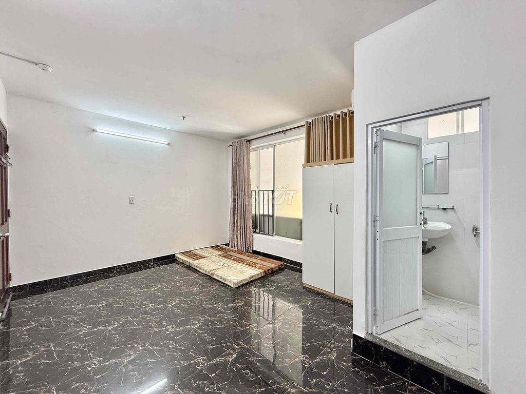 A clear window studio, full interior, with elevator security near T3 Station