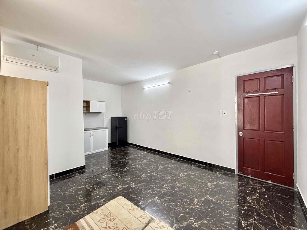 A clear window studio, full interior, with elevator security near T3 Station