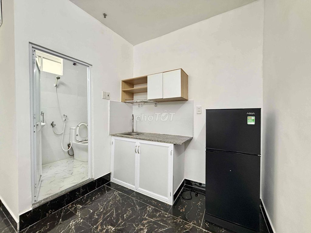 A clear window studio, full interior, with elevator security near T3 Station
