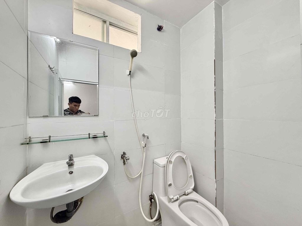 A clear window studio, full interior, with elevator security near T3 Station