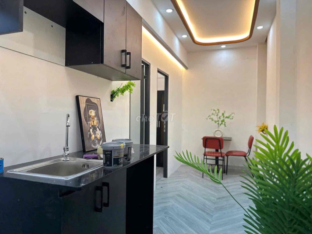 Two bedrooms. One ten-story toilet. I got it.