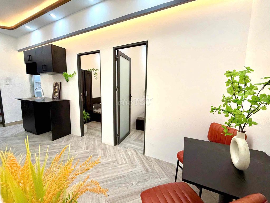 Two bedrooms. One ten-story toilet. I got it.