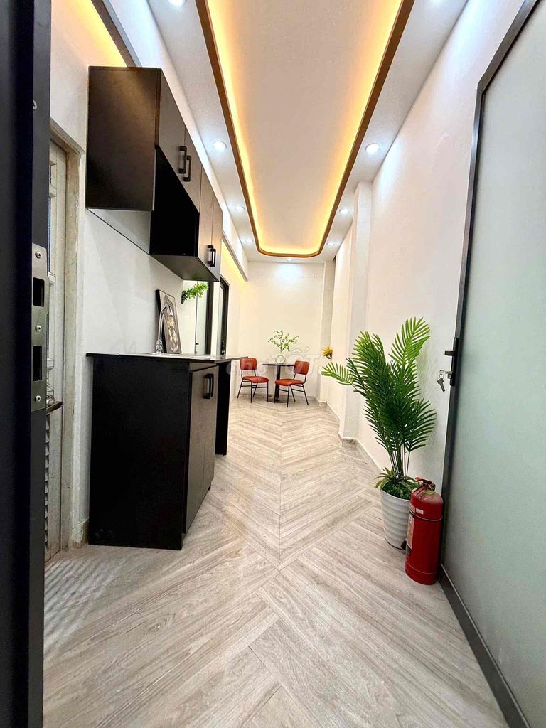 Two bedrooms. One ten-story toilet. I got it.