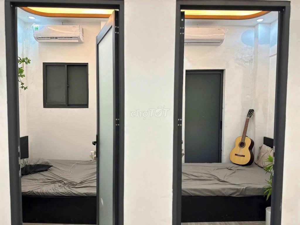Two bedrooms. One ten-story toilet. I got it.