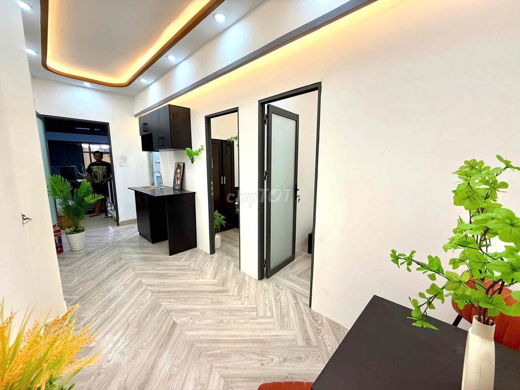 Two bedrooms. One ten-story toilet. I got it.