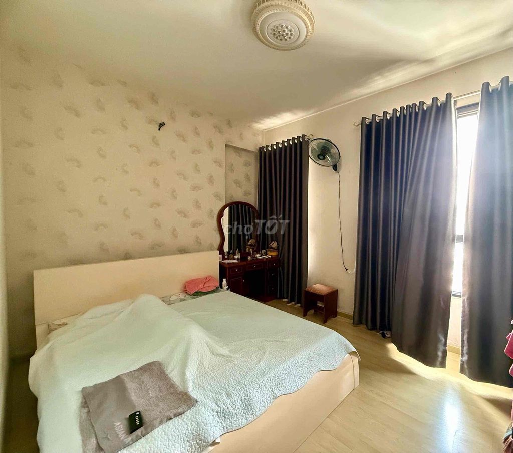 Era Town building, three bedrooms, 14 million interior furniture.