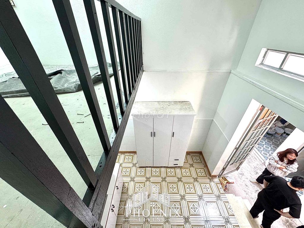 Cheap motel--full interior-- high guard--right Lê Văn Khương