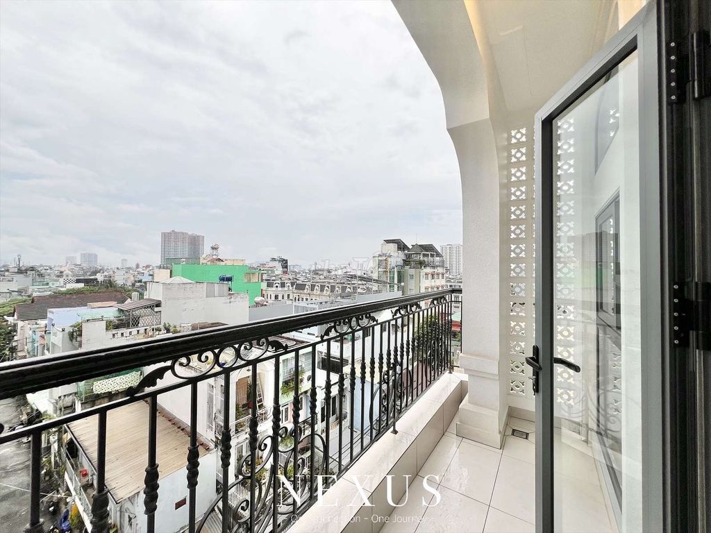 The owner of Dupex the balcony nears the Constitution University, Hong Eagle University, District 6