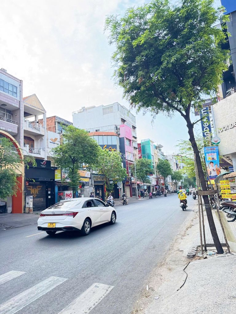 Rent a house on Sư Vạn Hạnh. GRI 12. District 10 6 elevators