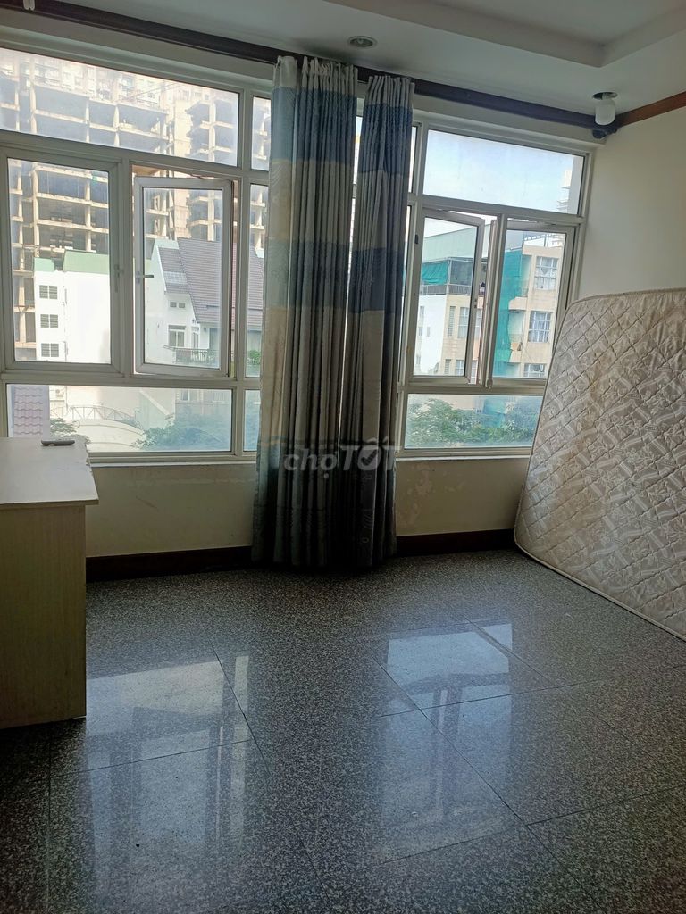 Clean room, soft price, male priority
