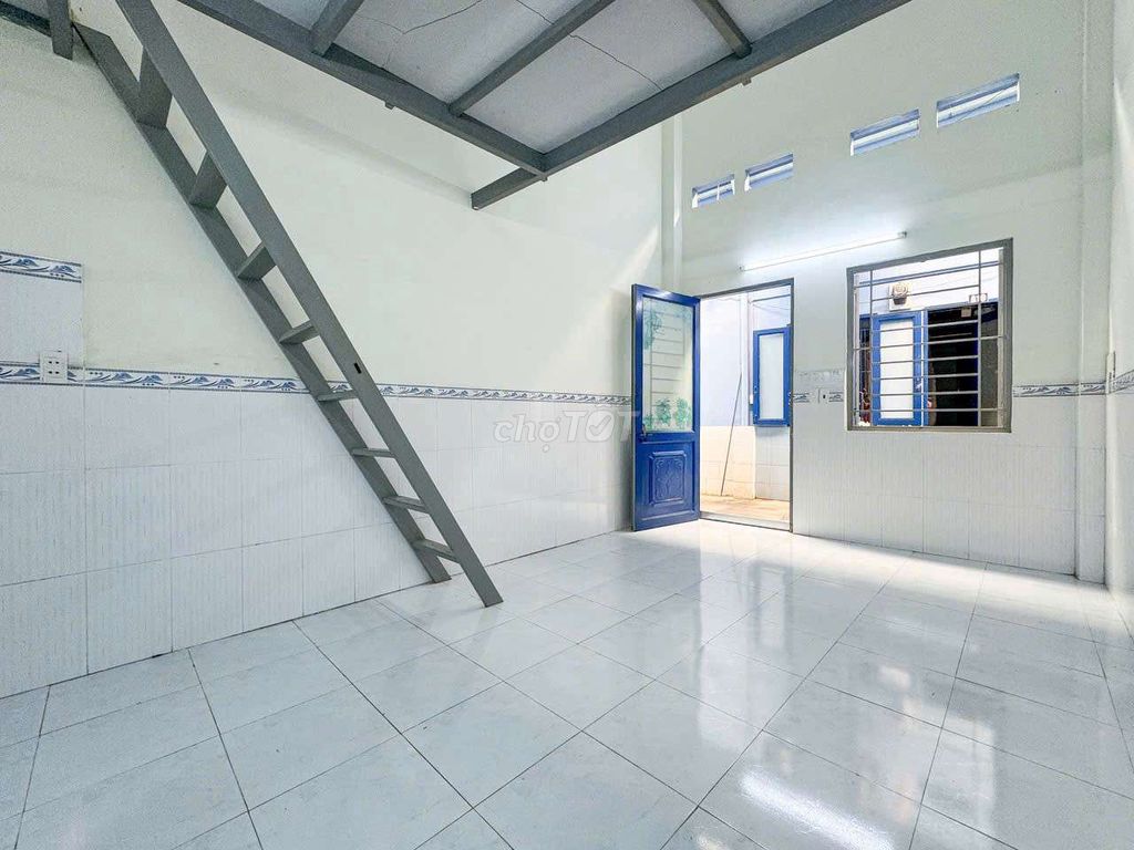 Rent a room near the cs2 police university.