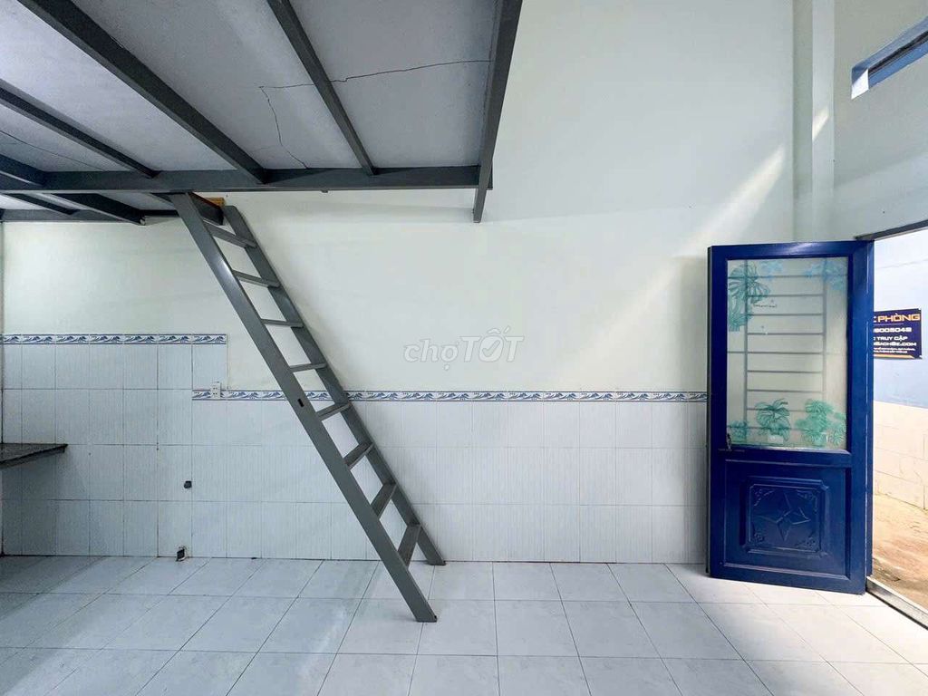 Rent a room near the cs2 police university.