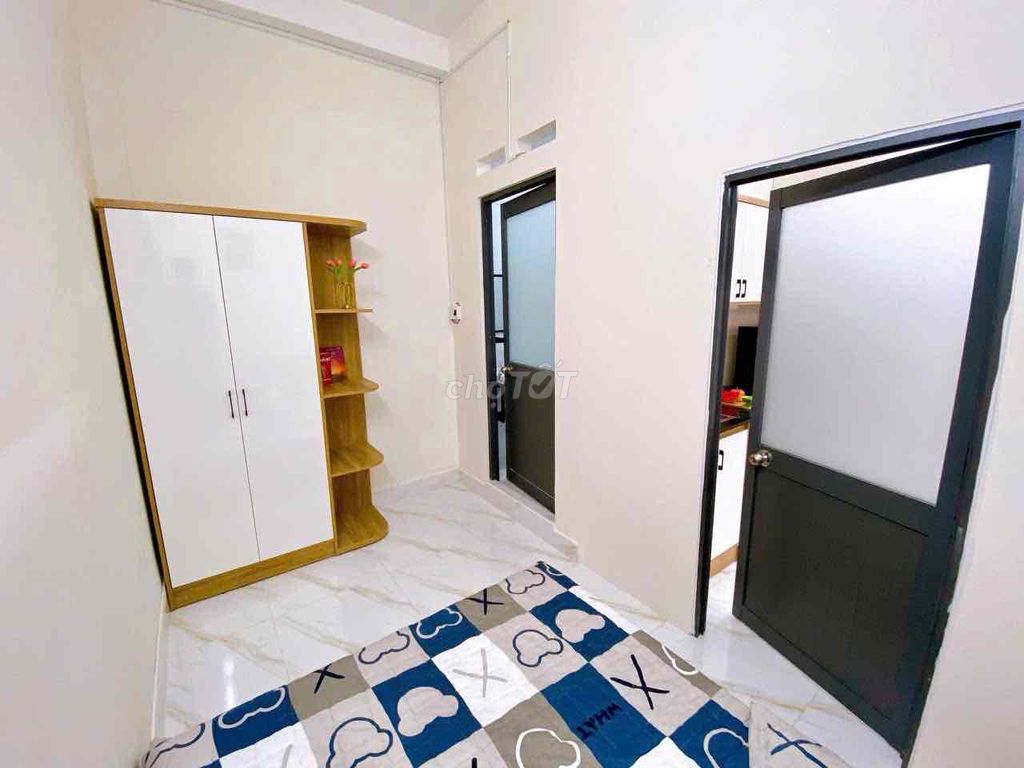 The studio is a full-on kitchen bedroom with a 1-P balcony to the 10th district.