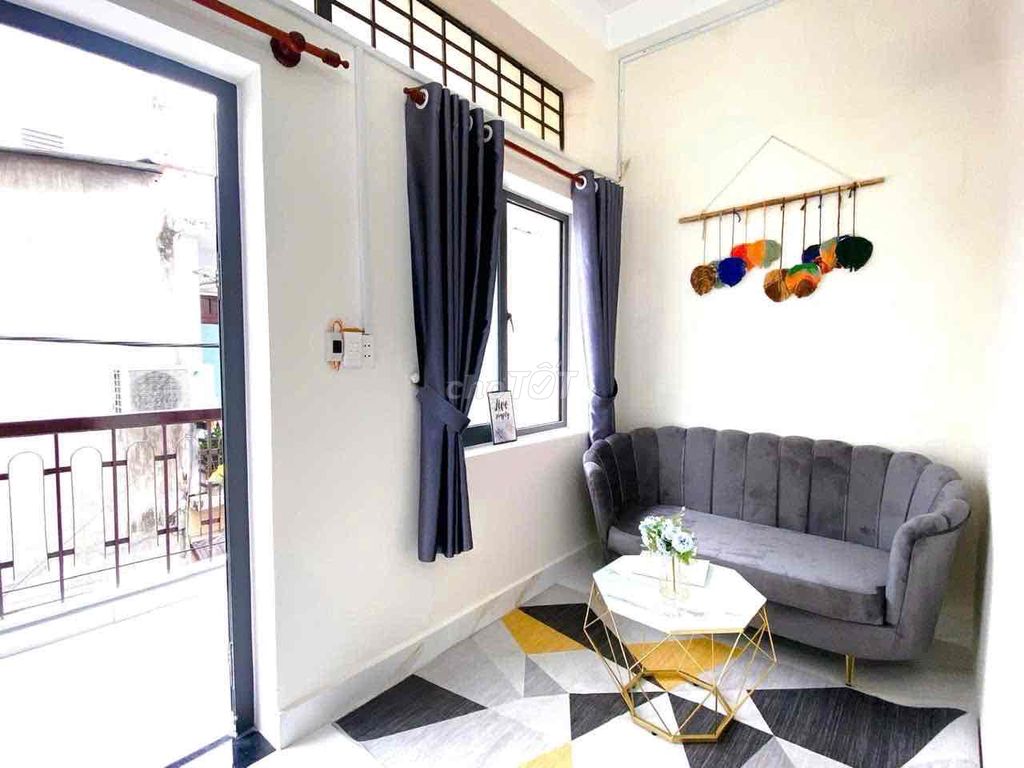 The studio is a full-on kitchen bedroom with a 1-P balcony to the 10th district.