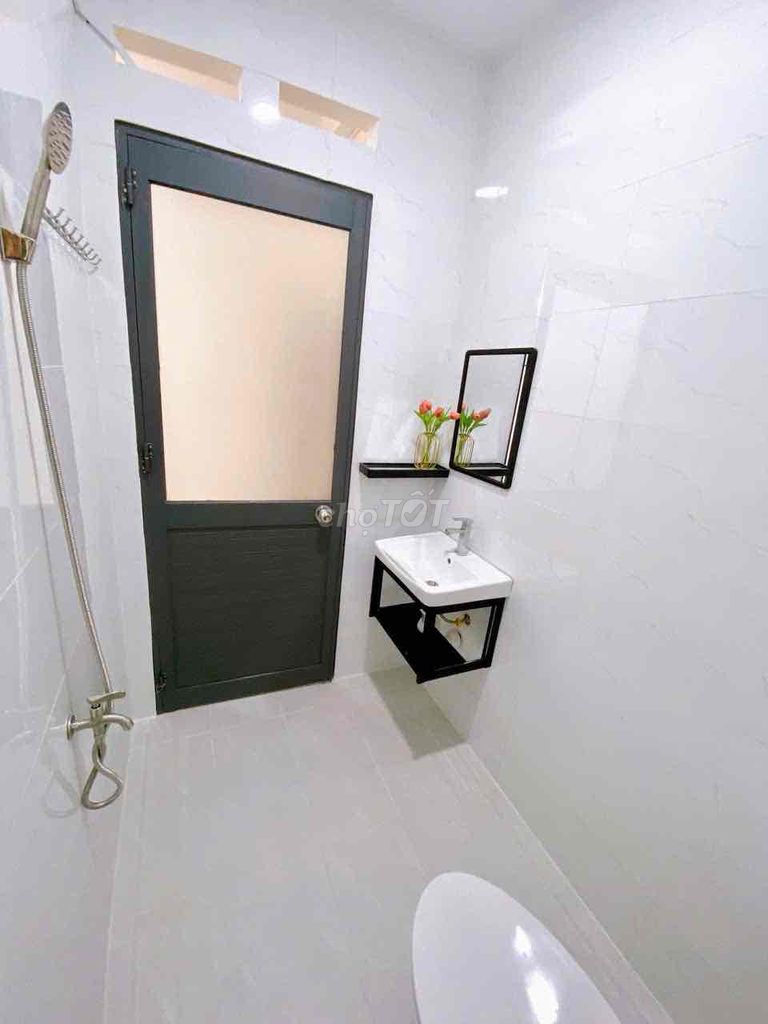 The studio is a full-on kitchen bedroom with a 1-P balcony to the 10th district.