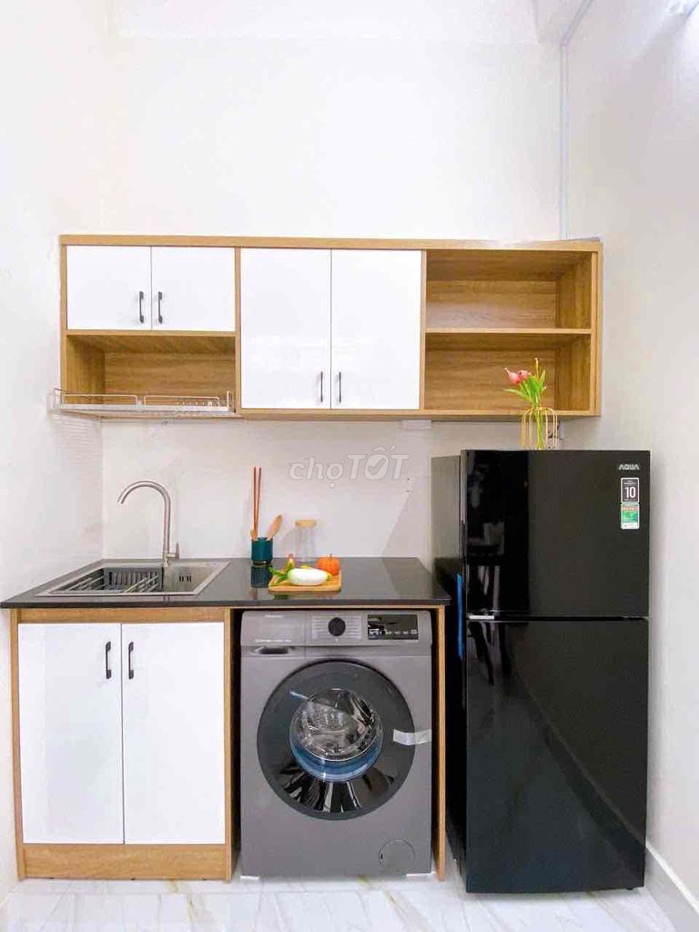 The studio is a full-on kitchen bedroom with a 1-P balcony to the 10th district.